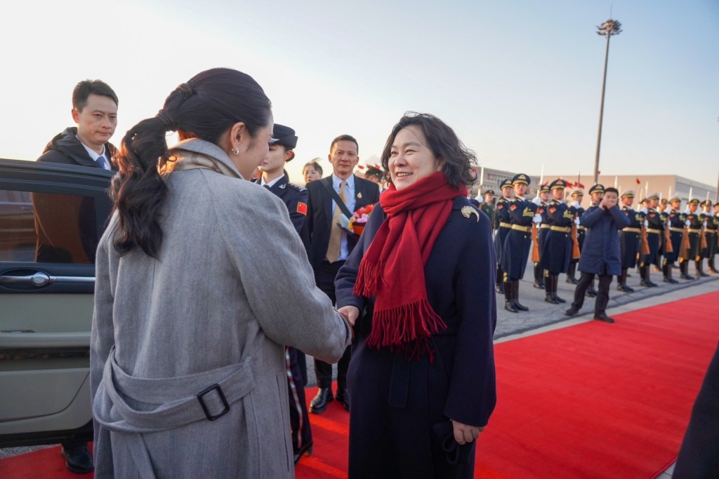 泰国总理佩通坦抵达北京