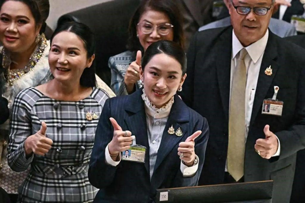 佩通坦的“被弹劾史”