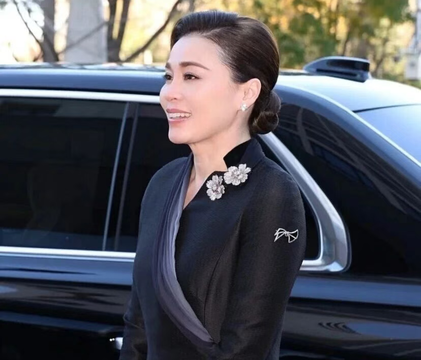 苏提达王后五套惊艳造型