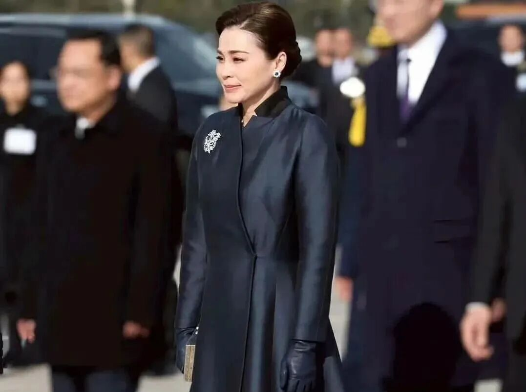 苏提达王后五套惊艳造型