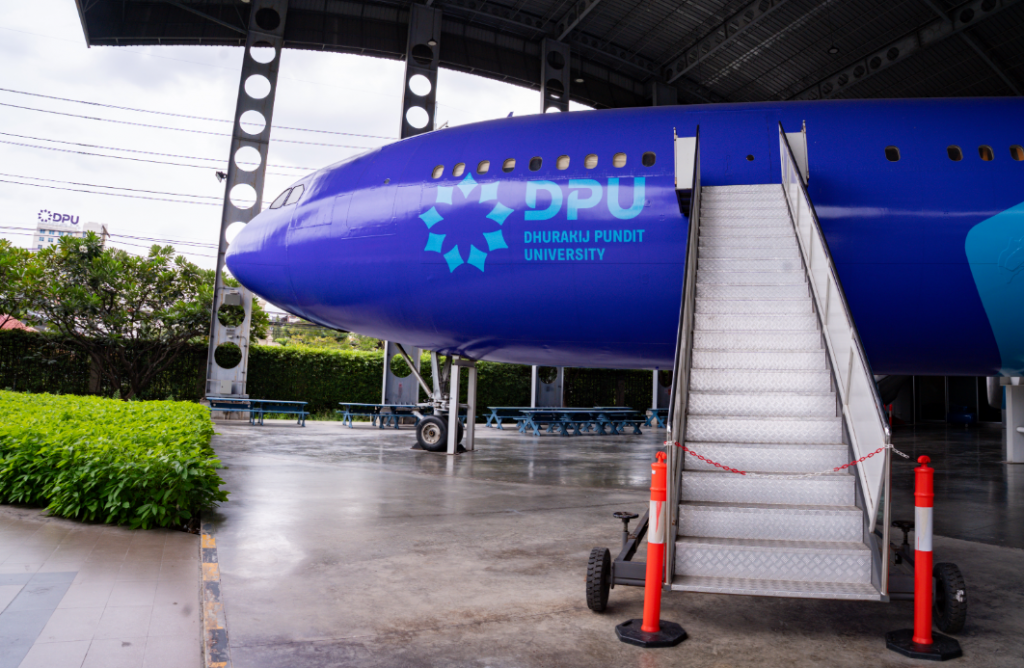 DPU航空学院举办“打包前先了解,登机前先明白”主题论坛,提升航空安检认知与乘客权益意识,应对10月16日实施的新法规 DPU航空学院举办“打包前先了解,登机前先明白”主题论坛,提升航空安检认知与乘客权益意识,应对10月16日实施的新法规
