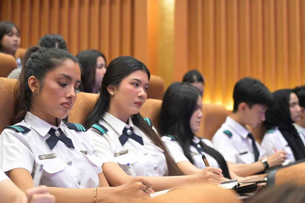 CADT-DPU携手泰国航空教育与人才协会探讨新规:10月16日起发现可疑物品可开箱检查,强调保障乘客权益 CADT-DPU携手泰国航空教育与人才协会探讨新规:10月16日起发现可疑物品可开箱检查,强调保障乘客权益