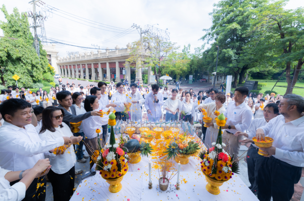 博仁大学传播学院举行第8届“Pub-Pha-Yon”电影节祭祀仪式,29部短片、3部舞台剧即将亮相,展现学生从课堂走向真实创作的能力 博仁大学传播学院举行第8届“Pub-Pha-Yon”电影节祭祀仪式,29部短片、3部舞台剧即将亮相,展现学生从课堂走向真实创作的能力