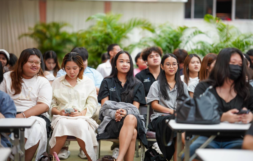 博仁大学携手政府储蓄银行举办“阿莫信青年发展家乡项目2026”成果展示暨闭幕式，助力班扬帕塔纳社区打造“社区水上市场”，推动OTOP产品升级与可持续增收