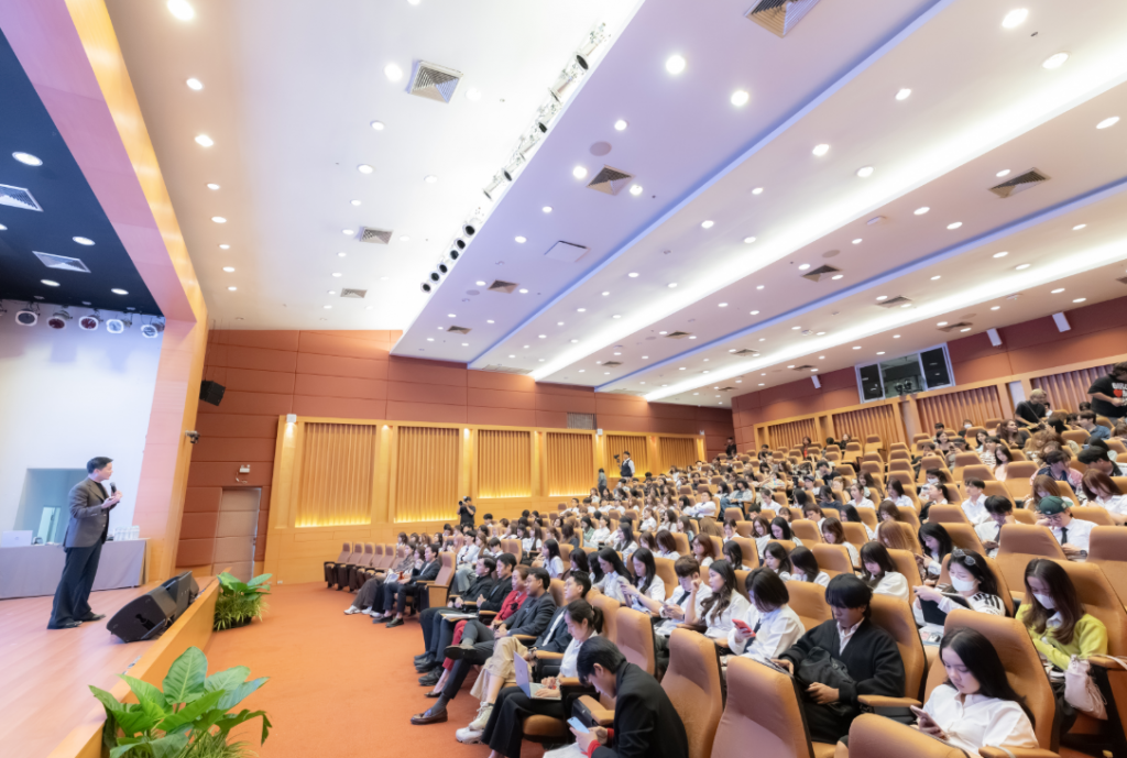 博仁大学传播学院携手Thaimart签署MOU，将泰国商业生态系统融入课堂