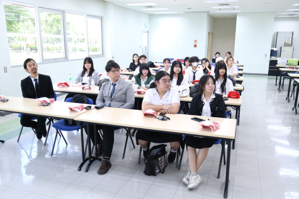 博仁大学文学院商务东方语言课程(日语专业)组织学生赴北榄差春骚府丰多丰田工厂参观学习,提升综合能力 博仁大学文学院商务东方语言课程(日语专业)组织学生赴北榄差春骚府丰多丰田工厂参观学习,提升综合能力