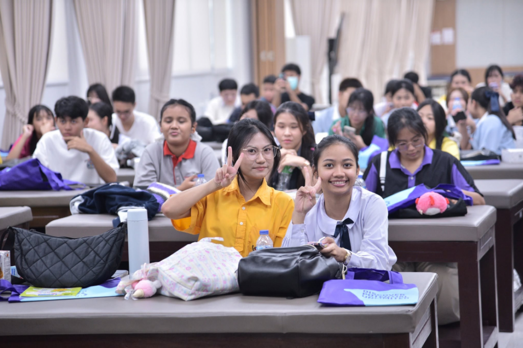 DPU物理治疗学院助力青少年探索自身潜能，开设“Basic Anatomy for Students”体验课堂——通过人体解剖学与大体老师遗体学习，为未来选择专业提供参考